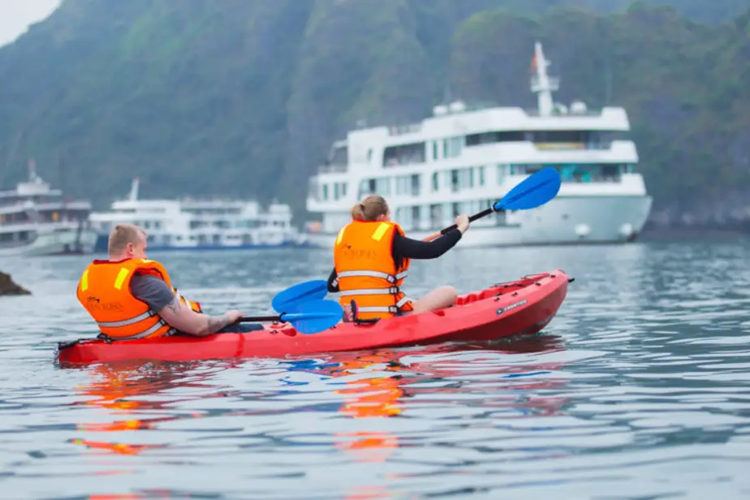 Lan Ha Bay Cruise Day Trip: Sea food lunch, Kayaking, Sandy Beach, Tunnel caves